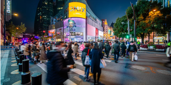 Asya’da Dalgalı Başlangıç: Futures Kayıpları Sildi, Altın ve Gümüş Hala Salınıyor